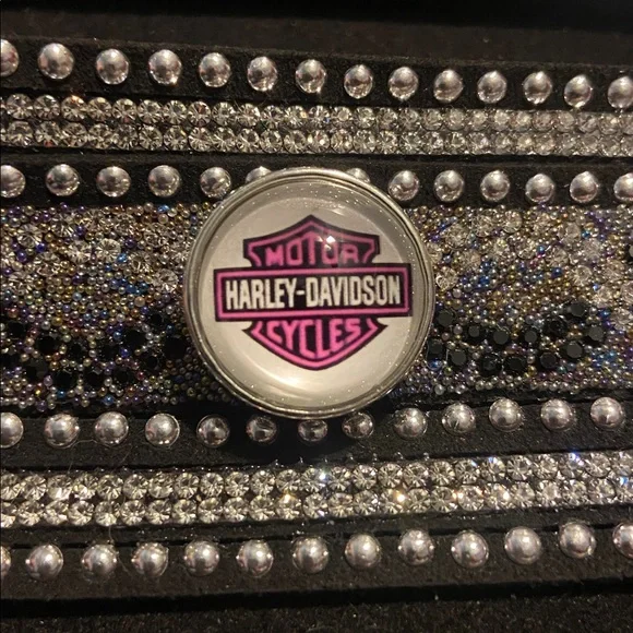 HD Snap Bling Bracelet - Picture 2 of 4